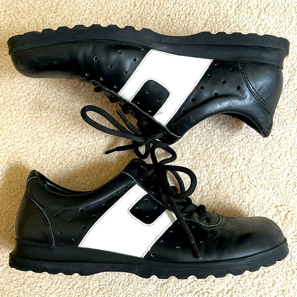 Vintage 90’s Cloud by Nine West Black/white leather  casual shoes. Size US7.5